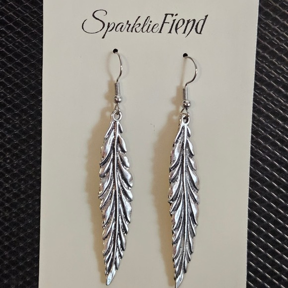 Antique silver feather/leaf earrings - Picture 4 of 4